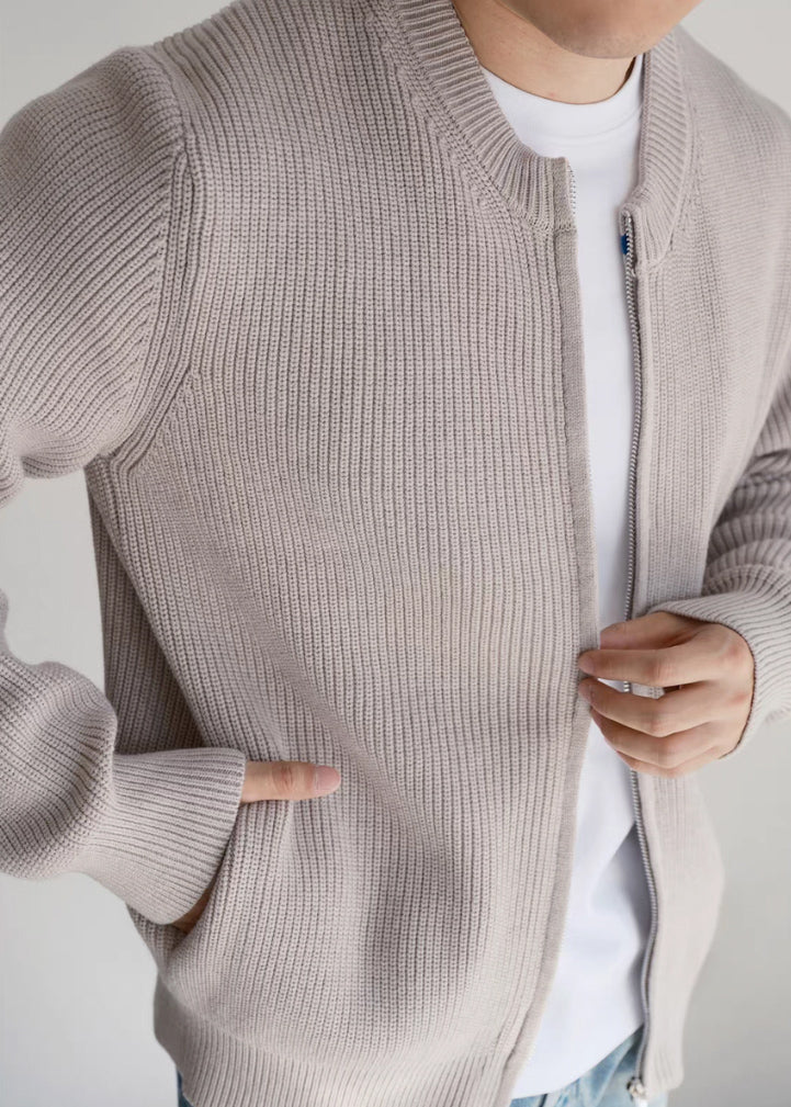 Macro shot of the Warm Grey rib-knit cuffs and pocket, designed to cleanfit and stockholm style